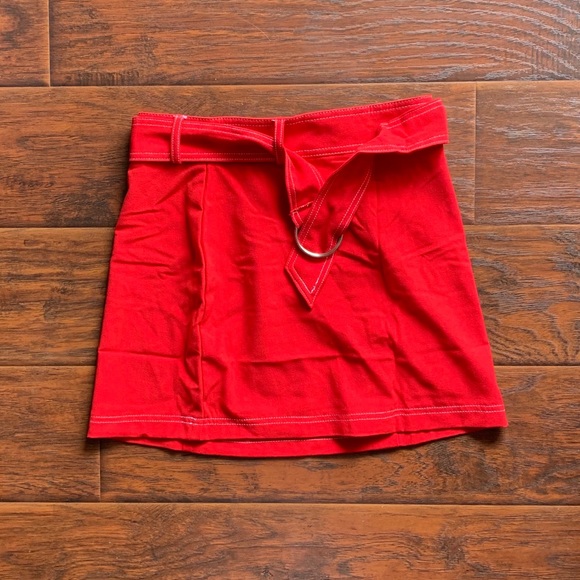 🍎 Red High Waisted Mini Skirt 🍎 - Picture 2 of 4